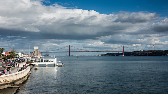 View of Ponte 25 de Abril