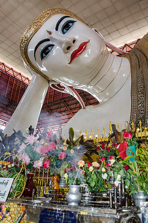 Yangon - Chauk Htat Kyi Buddah -7