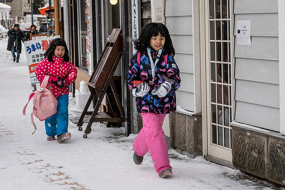 Otaru Girls Playing -2