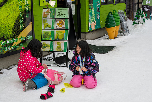 Otaru Girls Playing -1