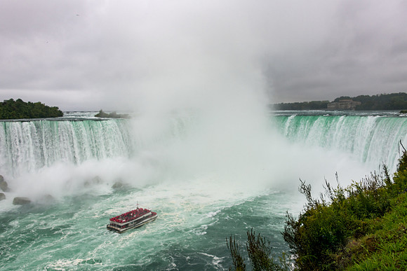 Horseshoe Falls & Boat