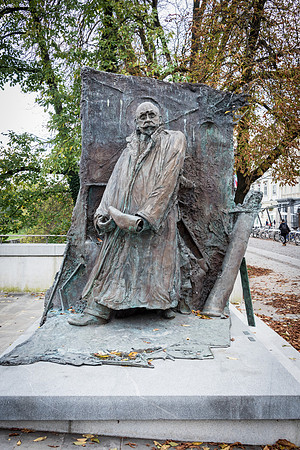 Statue  Ivanu Hribarj