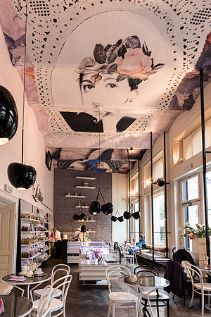 Lolita Cafe