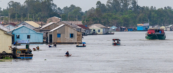 Floating Fishing Village Chau Doc -4