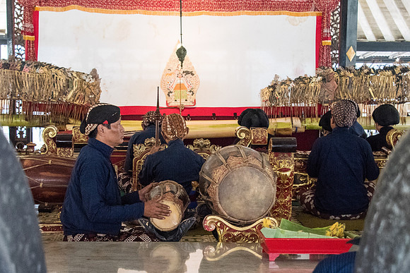 Royal palace Musicians and Shadow Puppet Show