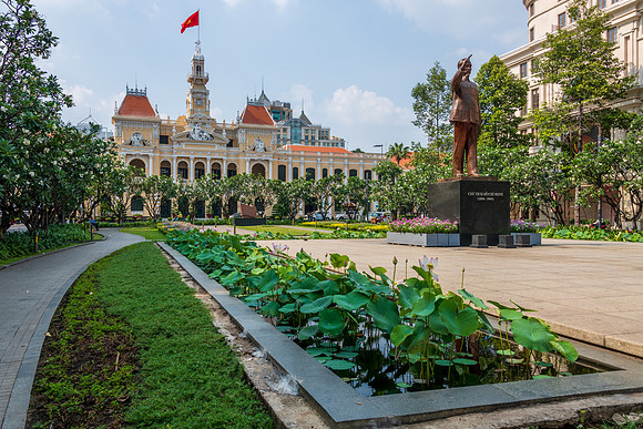 Ho Chi Minh Statue & Town Hall -2