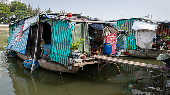 Sai Gon River Boatpeople -3