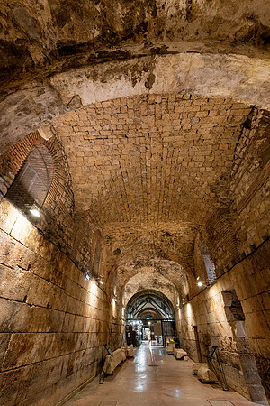 Split Palace Basement -2