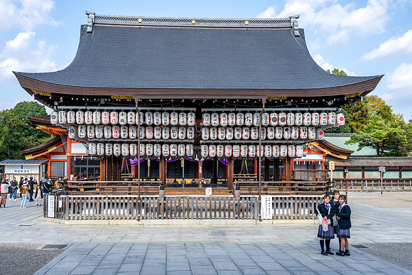 Yasaka Shrine-3