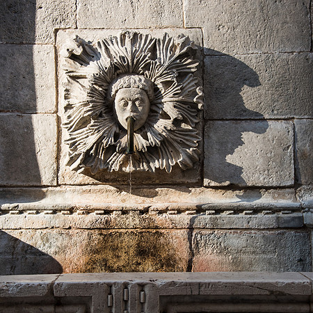 Old Town - Carving at Fountain Onofrijeva 2