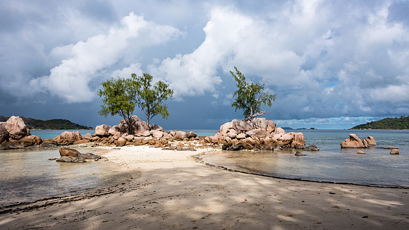 Around Praslin -2