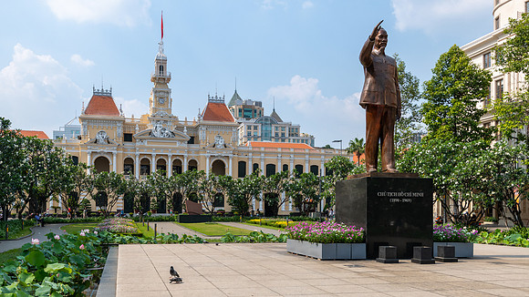 Ho Chi Minh Statue & Town Hall -1
