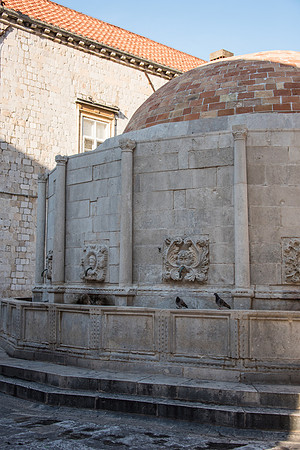 Old Town - Fountain Onofrijeva