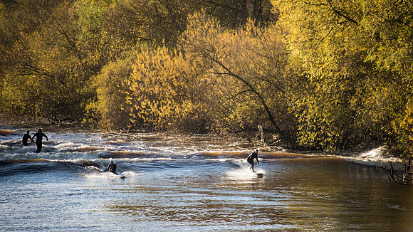 Autumn bore surf, Maisemore