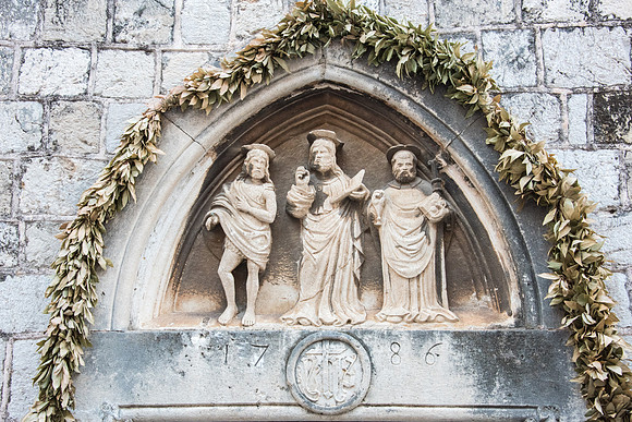 Old Town - Carving over Vrata od Ploca Entrance