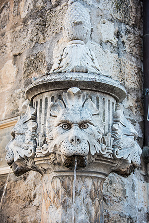 Old Town - Carving at Fountain Onofrijeva 1